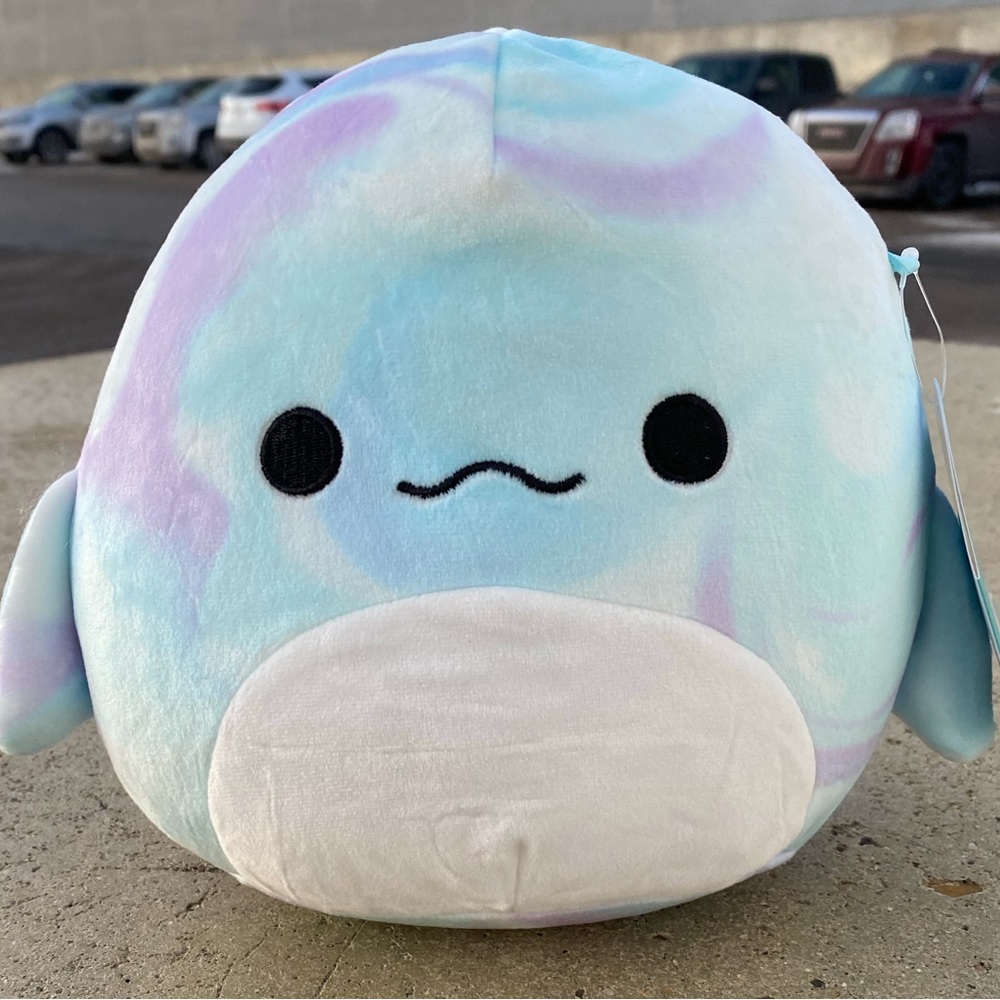 NWT Squishmallow Laslow 7” Beluga